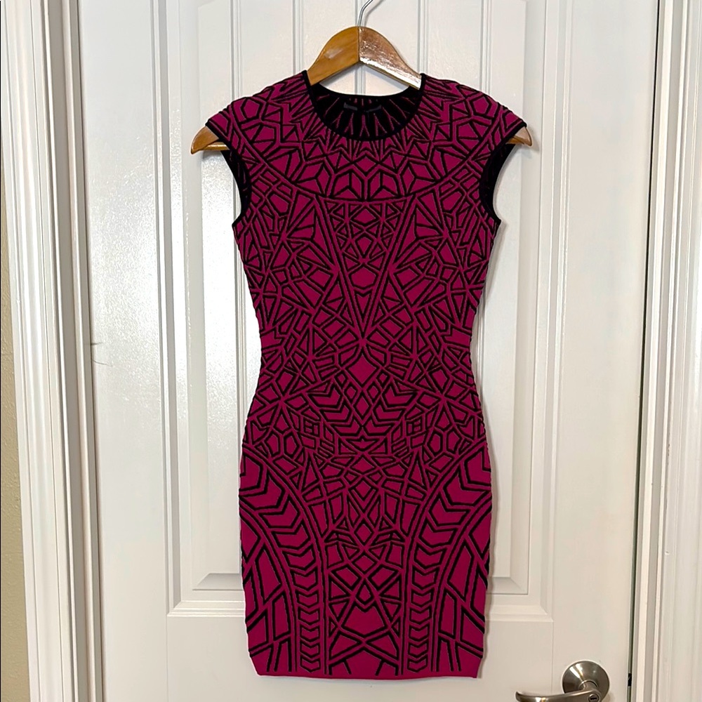 💕RVN Black & Pink Geometric Jacquard Bodycon Mini Dress💕